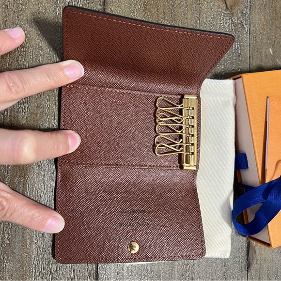Louis Vuitton 6 key holder - Picture 5 of 7